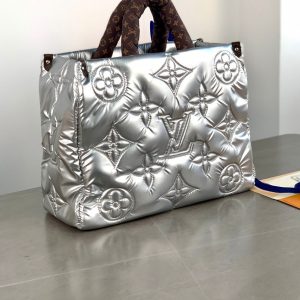Louis Vuitton Pillow Onthego GM Silver For Women, Women’s Handbags, Shoulder Bags And Crossbody Bags 16.1in/41cm LV M21053